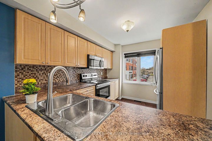 Photo 3 at 237 Kennevale Drive, Nepean (Cedargrove/Fraserdale), Ottawa