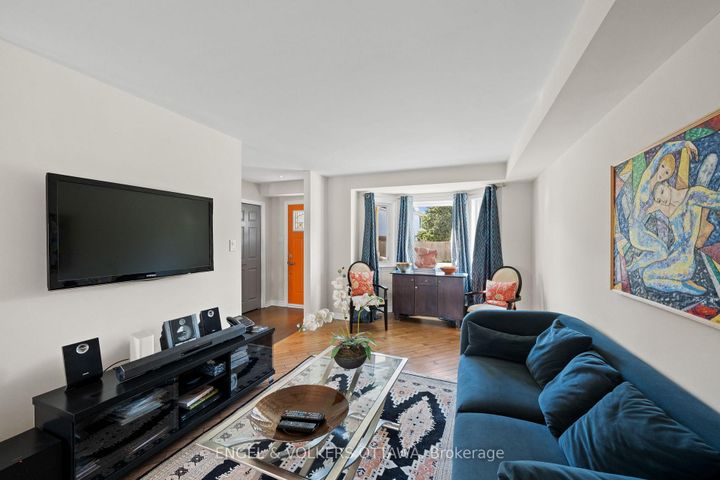 Photo 2 at 221 Monterey Drive, Nepean (Leslie Park), Ottawa
