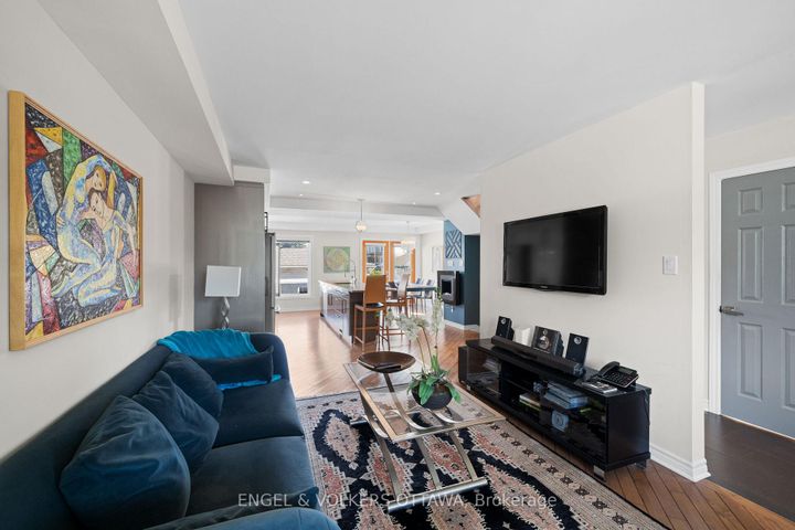 Photo 3 at 221 Monterey Drive, Nepean (Leslie Park), Ottawa