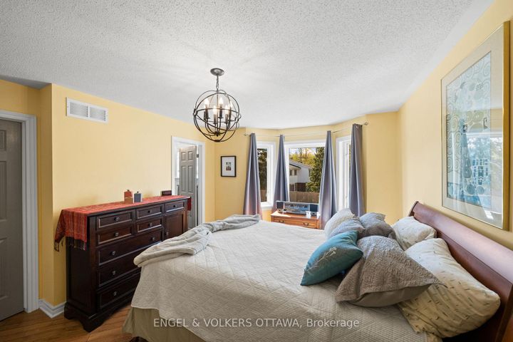 Photo 10 at 221 Monterey Drive, Nepean (Leslie Park), Ottawa
