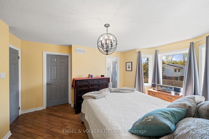 Photo 11 at 221 Monterey Drive, Nepean (Leslie Park), Ottawa