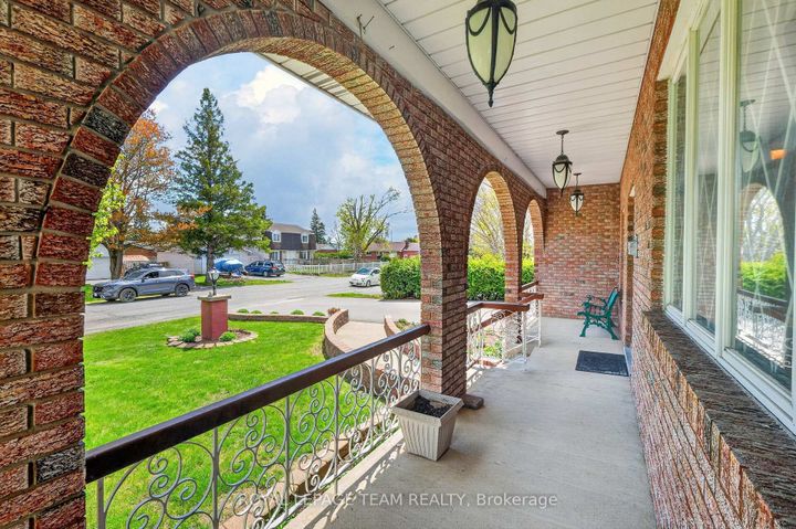 Photo 2 at 33 Norice Street, Nepean (Meadowlands/Crestview), Ottawa