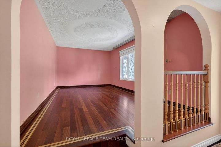 Photo 5 at 33 Norice Street, Nepean (Meadowlands/Crestview), Ottawa