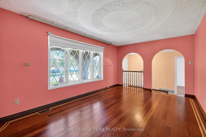 Photo 7 at 33 Norice Street, Nepean (Meadowlands/Crestview), Ottawa