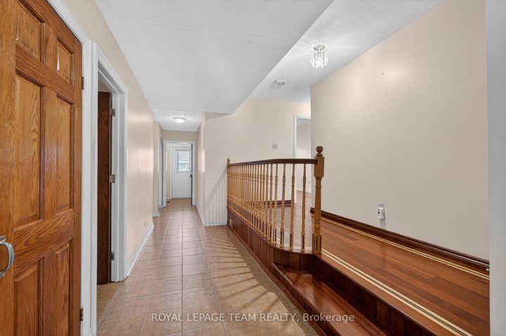 Photo 8 at 33 Norice Street, Nepean (Meadowlands/Crestview), Ottawa