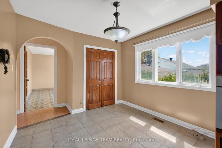 Photo 14 at 33 Norice Street, Nepean (Meadowlands/Crestview), Ottawa