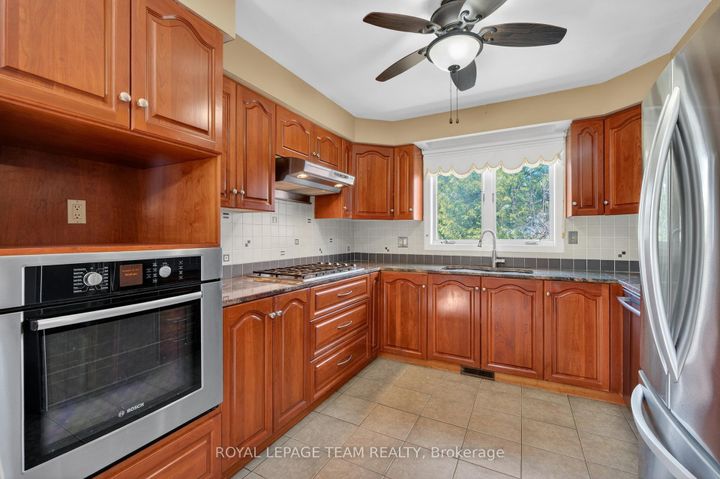 Photo 15 at 33 Norice Street, Nepean (Meadowlands/Crestview), Ottawa