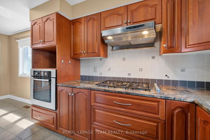 Photo 18 at 33 Norice Street, Nepean (Meadowlands/Crestview), Ottawa