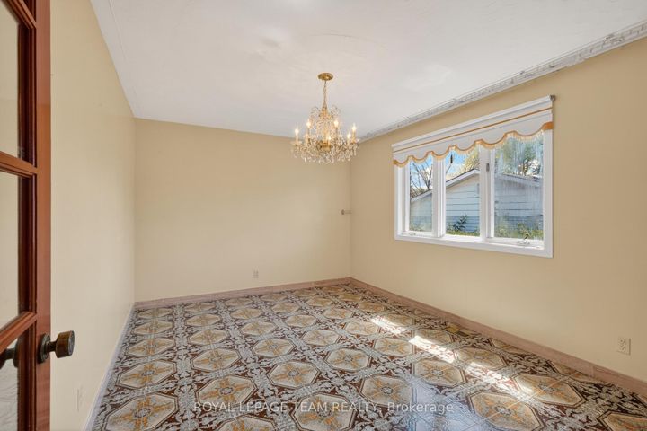 Photo 19 at 33 Norice Street, Nepean (Meadowlands/Crestview), Ottawa