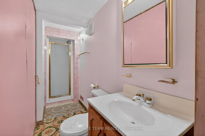 Photo 33 at 33 Norice Street, Nepean (Meadowlands/Crestview), Ottawa