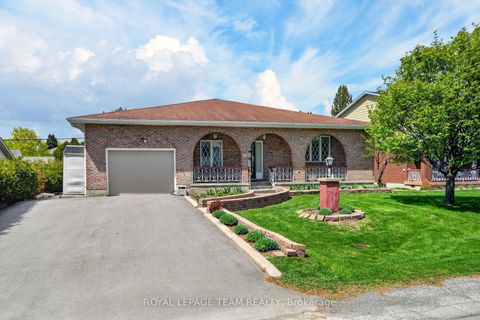 Photo 0 at 33 Norice Street, Nepean (Meadowlands/Crestview), Ottawa