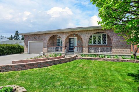 Photo 1 at 33 Norice Street, Nepean (Meadowlands/Crestview), Ottawa