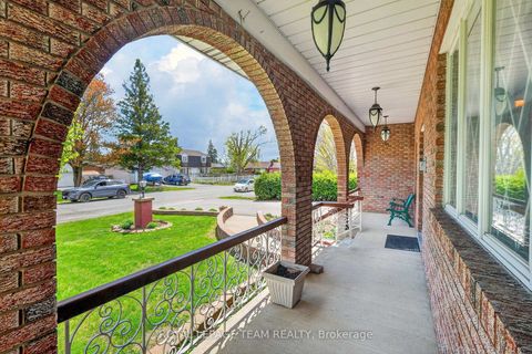 Photo 2 at 33 Norice Street, Nepean (Meadowlands/Crestview), Ottawa