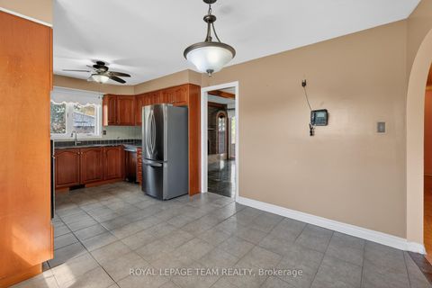 Photo 13 at 33 Norice Street, Nepean (Meadowlands/Crestview), Ottawa