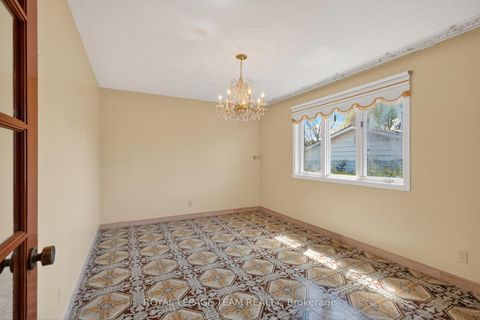 Photo 19 at 33 Norice Street, Nepean (Meadowlands/Crestview), Ottawa