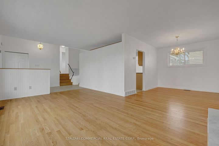 Photo 4 at 1156 Deer Park Road W, Nepean (City View/Skyline/Fisher Heights/Parkwood Hills), Ottawa