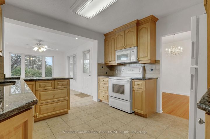 Photo 6 at 1156 Deer Park Road W, Nepean (City View/Skyline/Fisher Heights/Parkwood Hills), Ottawa