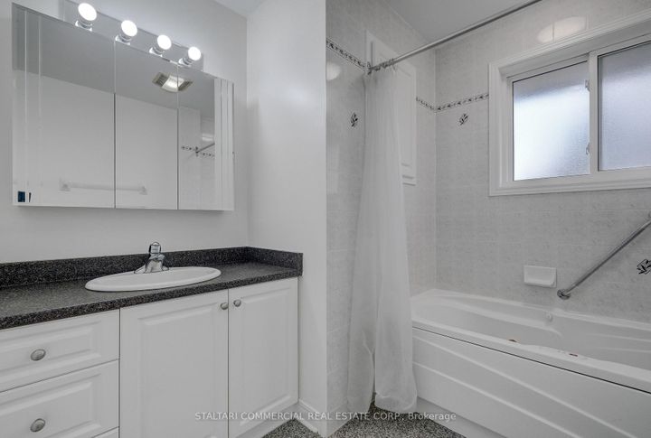 Photo 12 at 1156 Deer Park Road W, Nepean (City View/Skyline/Fisher Heights/Parkwood Hills), Ottawa