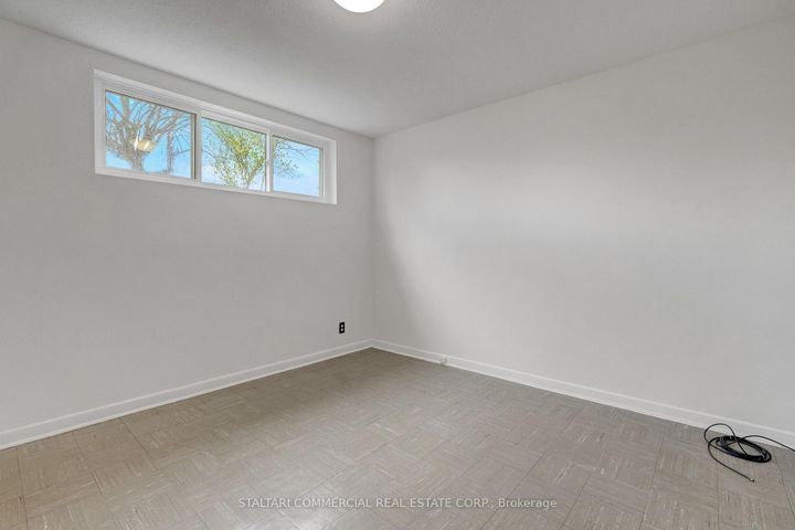 Photo 15 at 1156 Deer Park Road W, Nepean (City View/Skyline/Fisher Heights/Parkwood Hills), Ottawa