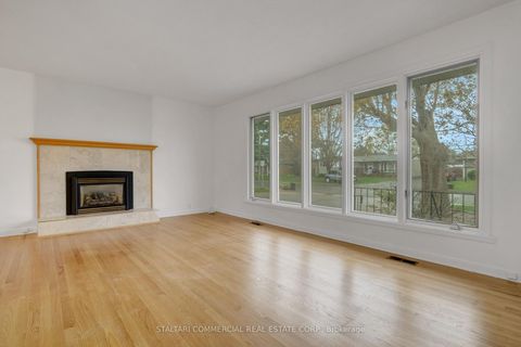 Photo 2 at 1156 Deer Park Road W, Nepean (City View/Skyline/Fisher Heights/Parkwood Hills), Ottawa