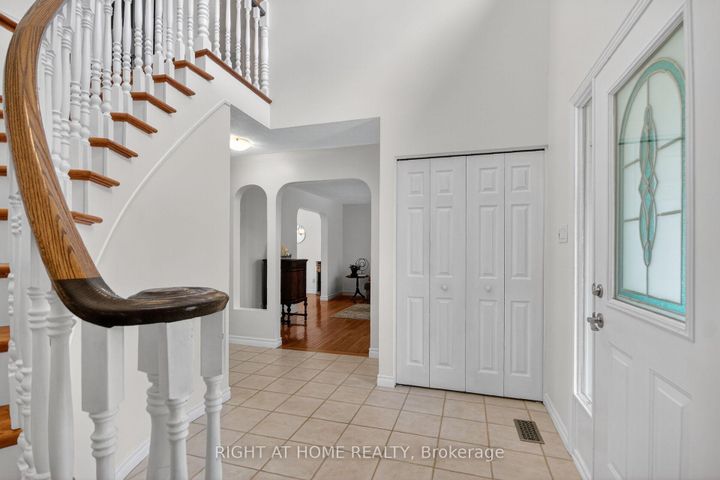 Photo 4 at 20 Palsen Street, Nepean (Meadowlands/Crestview), Ottawa