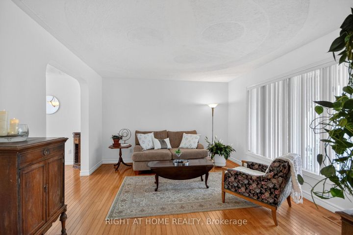 Photo 5 at 20 Palsen Street, Nepean (Meadowlands/Crestview), Ottawa