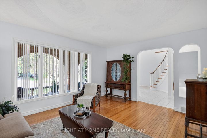 Photo 6 at 20 Palsen Street, Nepean (Meadowlands/Crestview), Ottawa