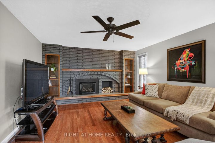 Photo 14 at 20 Palsen Street, Nepean (Meadowlands/Crestview), Ottawa