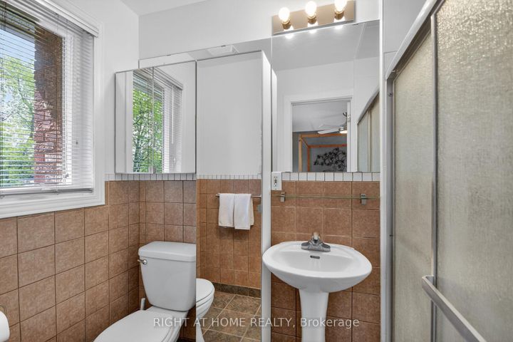 Photo 18 at 20 Palsen Street, Nepean (Meadowlands/Crestview), Ottawa