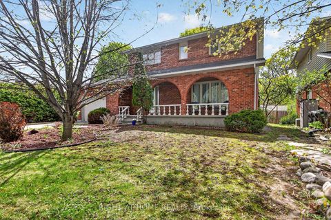 Photo 2 at 20 Palsen Street, Nepean (Meadowlands/Crestview), Ottawa