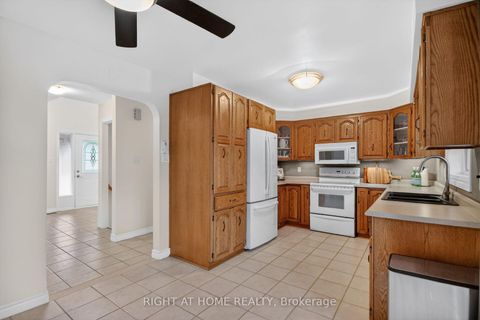 Photo 9 at 20 Palsen Street, Nepean (Meadowlands/Crestview), Ottawa