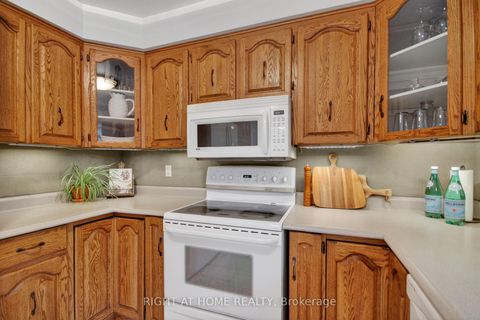 Photo 10 at 20 Palsen Street, Nepean (Meadowlands/Crestview), Ottawa
