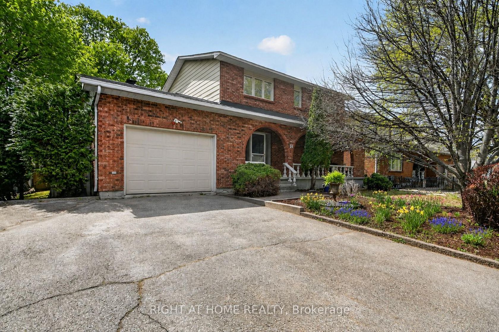 20 Palsen Street, Nepean (Meadowlands/Crestview), Ottawa 