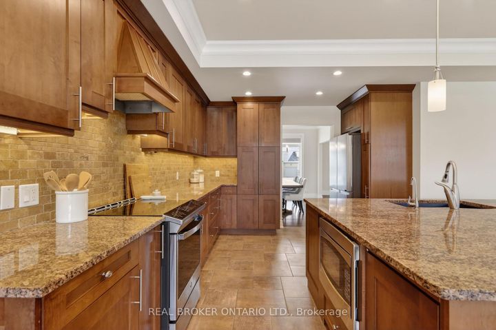 Photo 9 at 465 Lockmaster Crescent, Nepean (Manotick Village & Manotick Estates), Ottawa