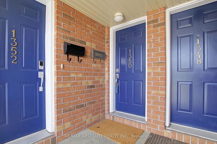 Photo 3 at 1350 Guthrie Street, Nepean (Leslie Park), Ottawa