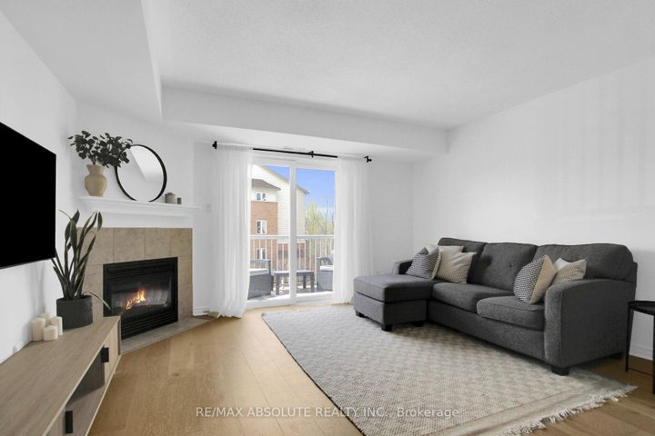 Photo 5 at 1350 Guthrie Street, Nepean (Leslie Park), Ottawa