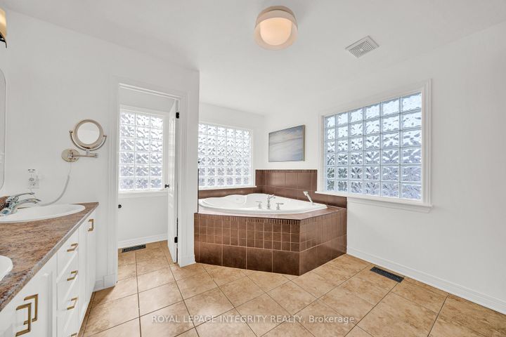 Photo 25 at 154 Rodeo Drive, Nepean (Longfields), Ottawa