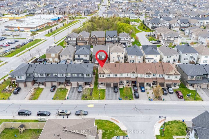 Photo 2 at 940 Kilbirnie Drive, Nepean (Half Moon Bay), Ottawa