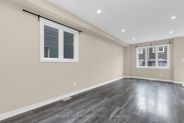 Photo 15 at 940 Kilbirnie Drive, Nepean (Half Moon Bay), Ottawa