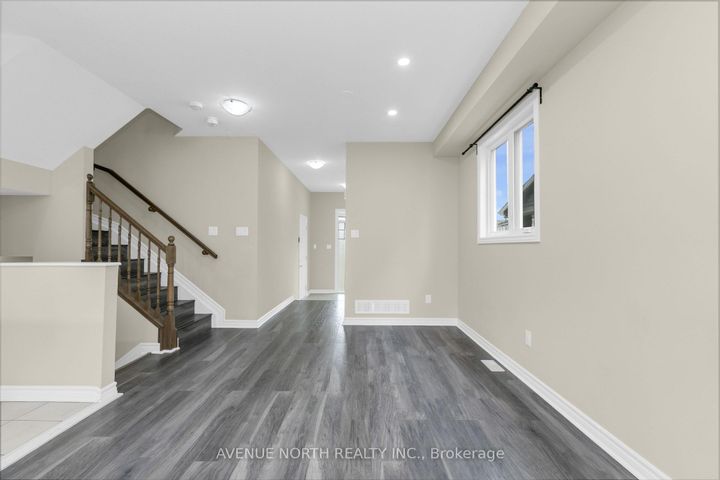Photo 18 at 940 Kilbirnie Drive, Nepean (Half Moon Bay), Ottawa