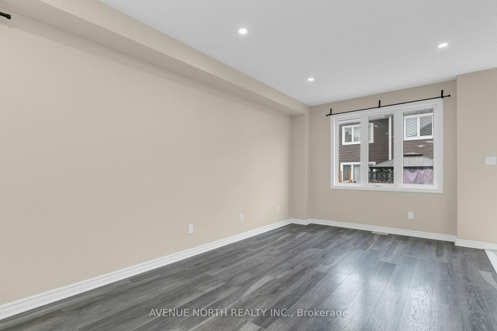 Photo 19 at 940 Kilbirnie Drive, Nepean (Half Moon Bay), Ottawa