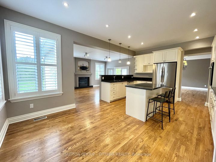Photo 1 at 1520 Arnhem Street, Nepean (Carleton Heights), Ottawa