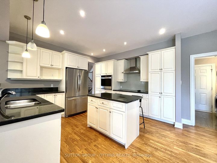 Photo 3 at 1520 Arnhem Street, Nepean (Carleton Heights), Ottawa