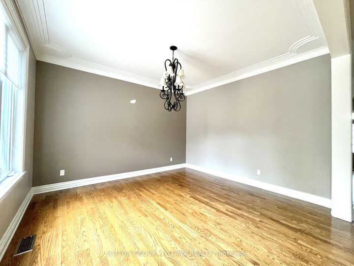 Photo 8 at 1520 Arnhem Street, Nepean (Carleton Heights), Ottawa