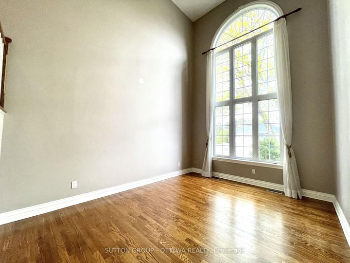 Photo 9 at 1520 Arnhem Street, Nepean (Carleton Heights), Ottawa