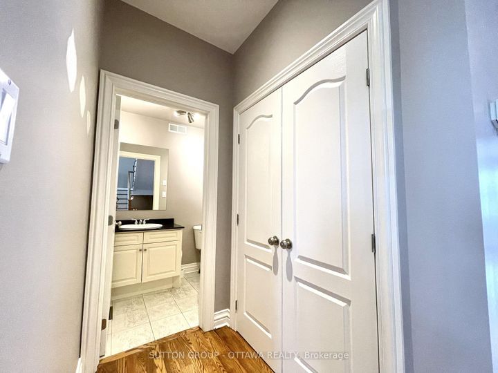 Photo 10 at 1520 Arnhem Street, Nepean (Carleton Heights), Ottawa