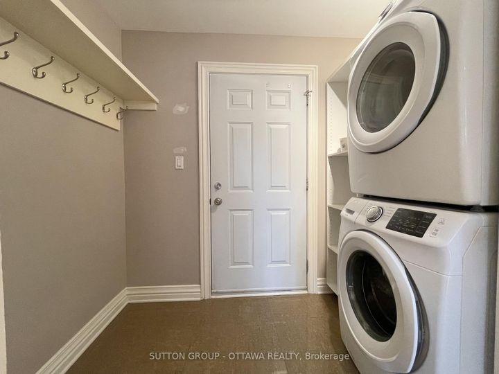 Photo 11 at 1520 Arnhem Street, Nepean (Carleton Heights), Ottawa