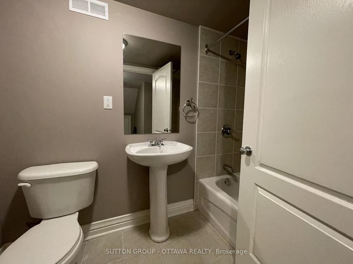 Photo 26 at 1520 Arnhem Street, Nepean (Carleton Heights), Ottawa