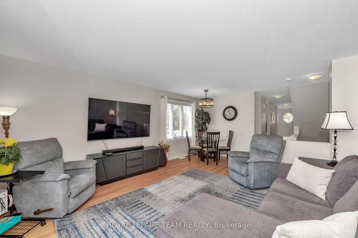 Photo 3 at 85 Cresthaven Drive, Nepean (Barrhaven East), Ottawa