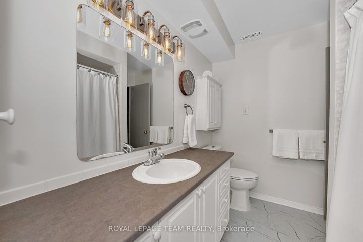 Photo 16 at 85 Cresthaven Drive, Nepean (Barrhaven East), Ottawa